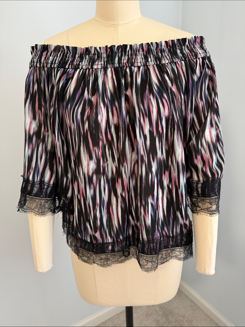 Jennifer Lopez Black Multicolor Off-Shoulder Blouse with Lace Trim SZ Medium
